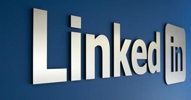 رئيس LinkedIn يكشف: مساعد الكتابة بالذكاء الاصطناعي أقل شعبية!