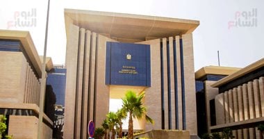 نائب وزير الخارجية يهنئ الطلاب المصريين المتفوقين في الكويت