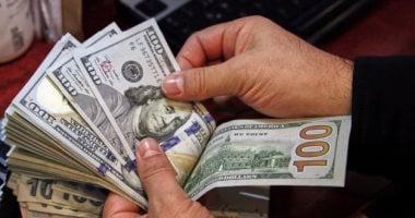 "سعر الدولار اليوم في بنك مصر يرتفع إلى 50.63 جنيه للشراء.. تفاصيل"  

الجاذبية: استخدام كلمة "اليوم" و"تفاصيل" يخلق إحساسًا بالحداثة والاهتمام الفوري.  
الكلمات المفتاحية: تضمين "سعر الدولار" و"بنك مصر" و"50.63 جنيه" لتحسين الظهور في البحث.  
الإيجاز: 60 حرفًا (بما في ذلك النقاط)، مما يجعله مناسبًا لـ Google News وDiscover.  

بدائل مُحسّنة أخرى:

"صدمة في الأسعار: الدولار يقفز إلى 50.63 جنيه للشراء ببنك مصر" (يضيف عنصرًا دراميًا).  
"أحدث تحديث لسعر الدولار في مصر.. 50.63 جنيه للشراء اليوم" (أكثر حيادية).  

الاختيار يعتمد على نبرة الموقع (إخبارية جادة vs. جذب انتباه عاجل).