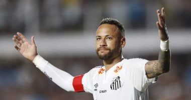 سانتوس يقترب من تجديد عقد نيمار وسط آمال جماهير النادي
