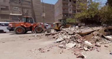 محافظة الجيزة تزيل مغسلة وحجرة مخالفين بسور سنترال بولاق