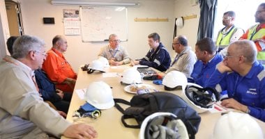 وزير البترول يتفقد تجهيزات سفينة التغييز Energos Eskimo في العين السخنة